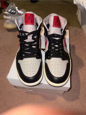 Jordan Sneakers White/Black/Red High-Top